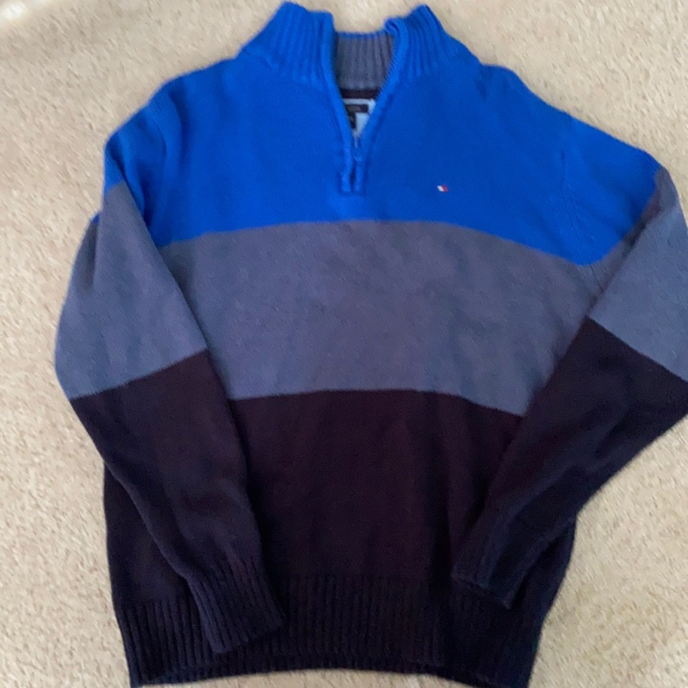 Boys Tommy Hilfiger zip sweater. Size M (12-14)